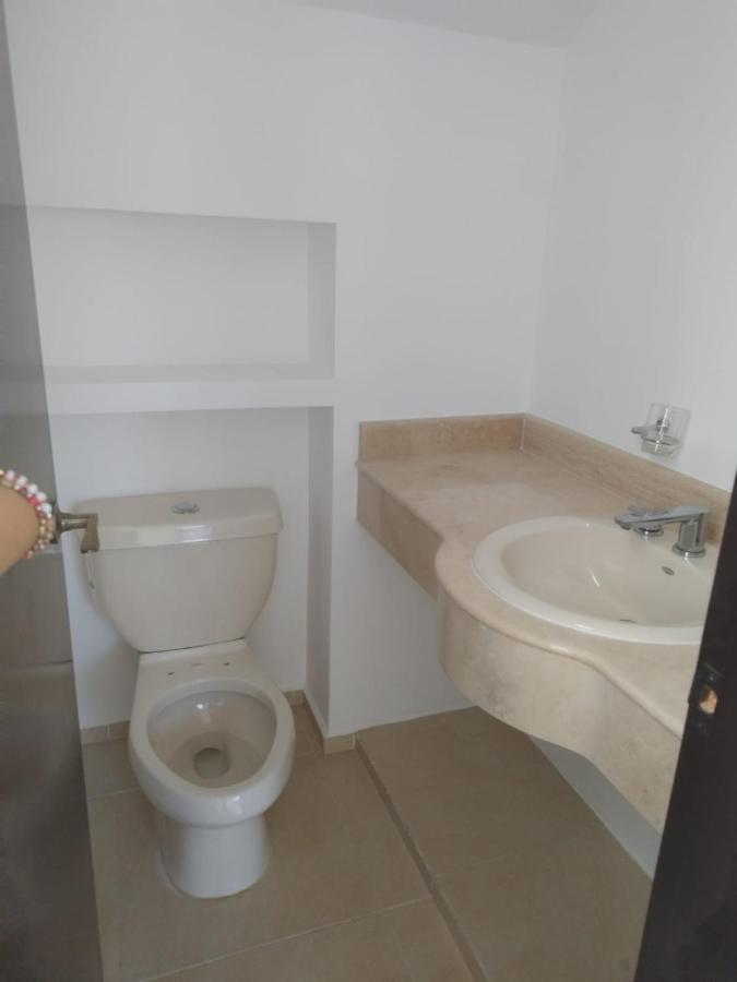 Hermosa Casa A 15 Minutos Del Aeropueto De Cancun En Exclusivo Fraccionamiento Residencial Kültér fotó