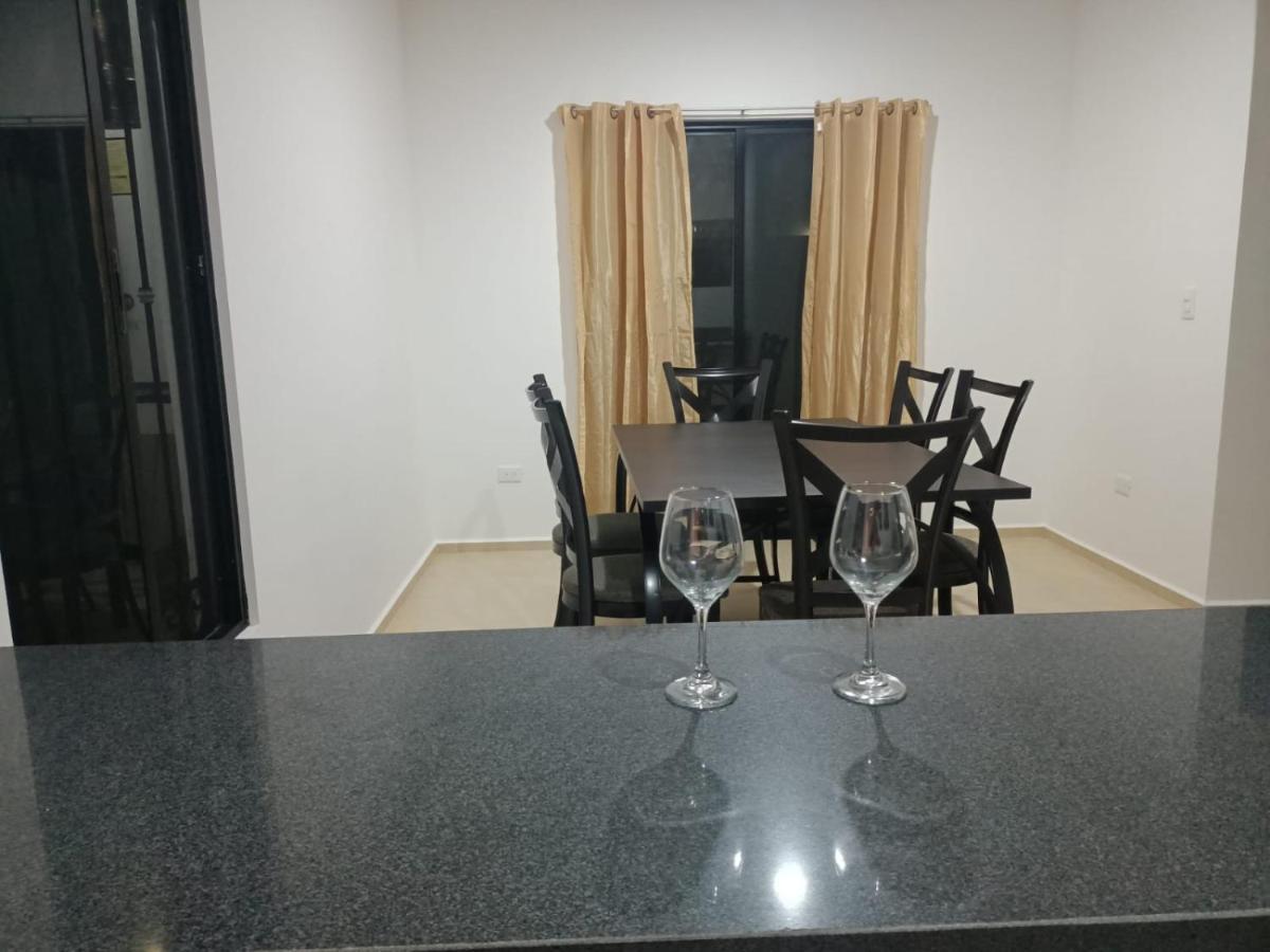 Hermosa Casa A 15 Minutos Del Aeropueto De Cancun En Exclusivo Fraccionamiento Residencial Kültér fotó