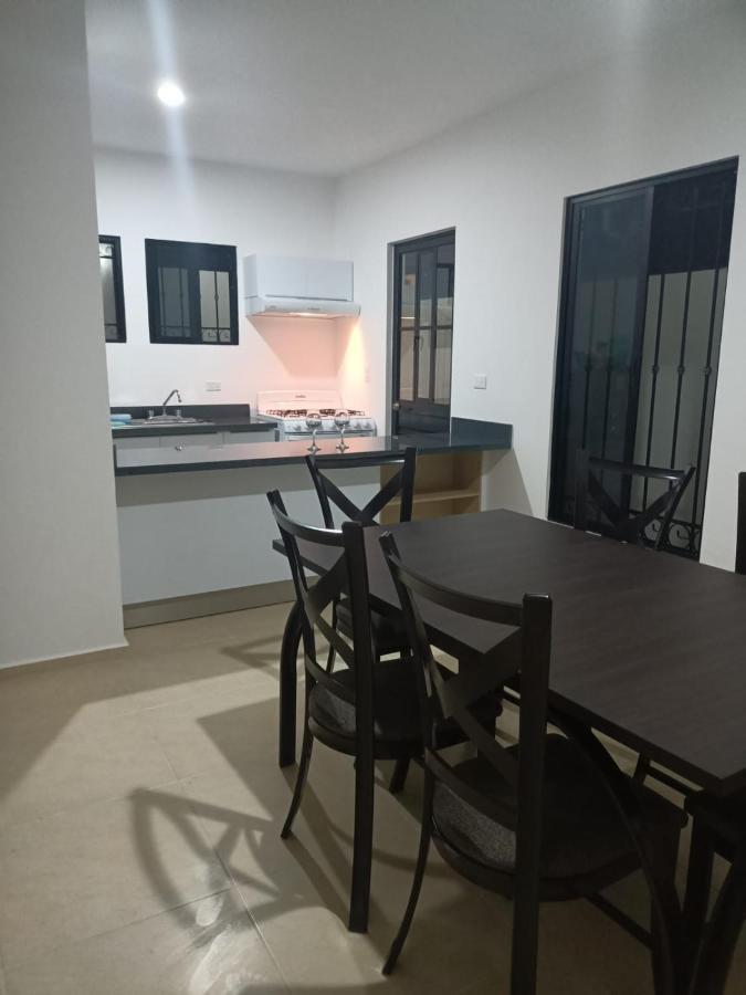 Hermosa Casa A 15 Minutos Del Aeropueto De Cancun En Exclusivo Fraccionamiento Residencial Kültér fotó